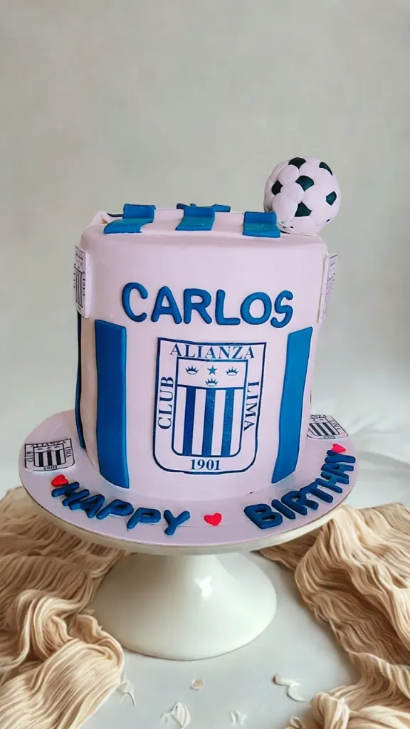 Torta alta en masa elástica alianza lima