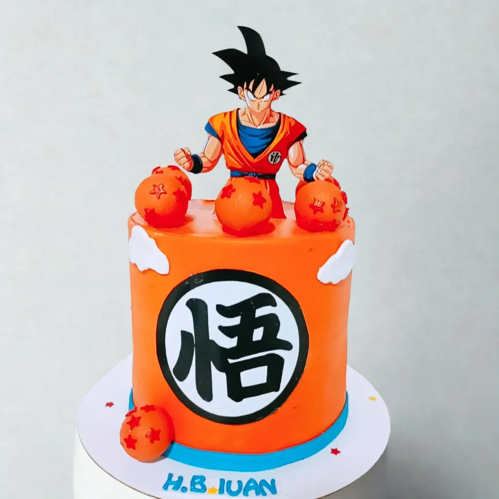 Torta alta en masa elástica goku