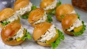 PETTIPAN DE  POLLO CON DURAZNO 25 UN   